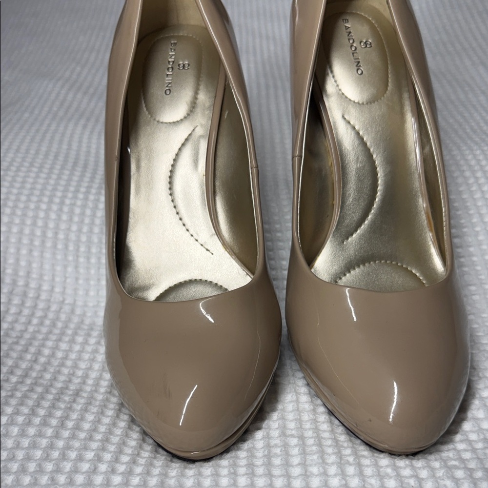 NWOT - Bandolino Women's Taupe Heels - Size 10